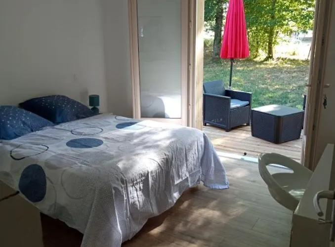 Chambre Au Calme Entouree Par La Nature.